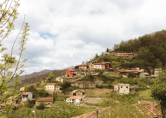 El Carbayu - La Vallicuerra Rurales * Mieres (Asturias)